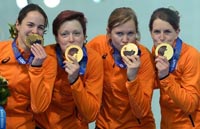 女子チームパシュートで金メダルのオランダ