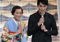 紅白に「ごちそうさん」の夫婦役で出演した杏と東出昌大