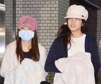 退院を報告する川栄李奈と入山杏奈