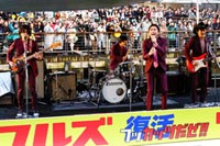 ウルフルズ 道頓堀川船上ゲリラライブ