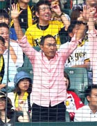 渡辺謙　甲子園で阪神戦観戦