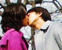 櫻井＆堀北<br />『特上カバチ!!』でのキスシーン” ><br />櫻井＆堀北<br />『特上カバチ!!』でのキスシーン</p>
<p></center></p>
<p>櫻井と堀北は歳が近く、また仕事熱心で生真面目なところが似ているだけに、共鳴しあうところがあったのかもしれない。</p>
<p>「当然のこと、ジャニーズは異性関係にうるさいので、櫻井としても第三者をはさんで意中のコと会う手口を使ったのでしょう。これまで櫻井は、大きな女性スキャンダルが出たことがありませんし、そのあたりの慎重さは抜きん出ているのでは」</p>
<p>いまや人気はSMAPを超えたと言われる嵐、櫻井が異性関係に神経を使うのも当然だろう。仲のよい友人と飲むのにも、同席者をつけるとはさすがの危機管理だ。[サイゾーウーマン]<br />
http://www.cyzowoman.com/2010/09/post_2330.html</p>
<p>【関連画像】<br /><font color=