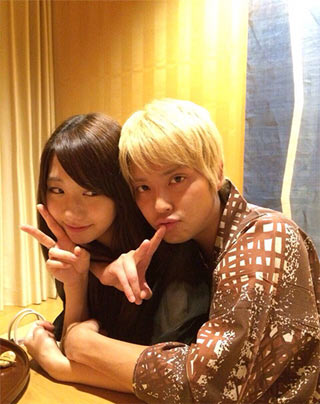 AKB48柏木由紀とNEWS手越祐也のツーショット写真 箱根の旅館