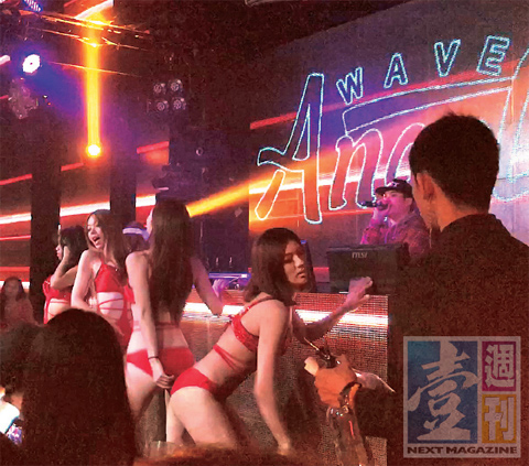 WAVE AngeLという専属ダンサー