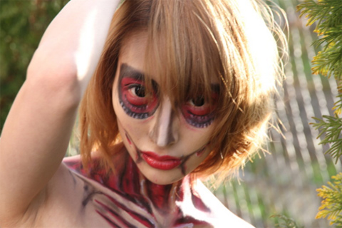 加藤紗里は「進撃の巨人」風メイクで「駆逐してやる・・・」