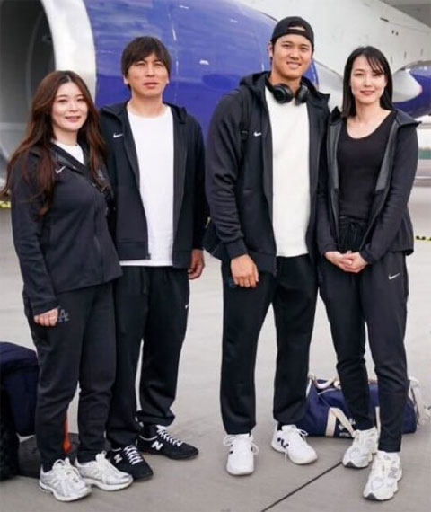 大谷夫妻の足元はニューバランス