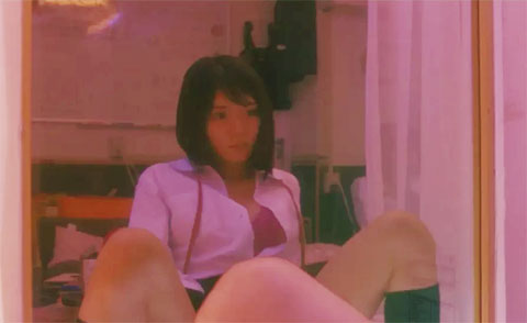 松岡茉優 Ｍ字開脚オナニー