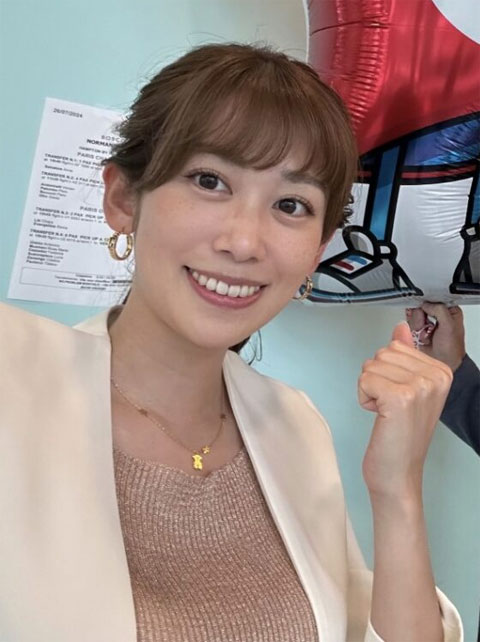 中川安奈アナのラメ入りのニット