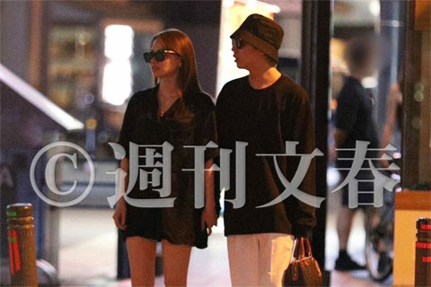 山本舞香とマイファスHiro手を繋いで歩く