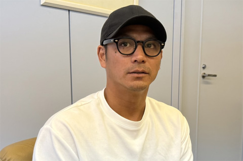 取材に応じる田中広輔選手