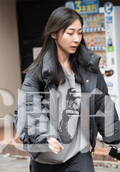 直撃を受ける畠山衣美アナ